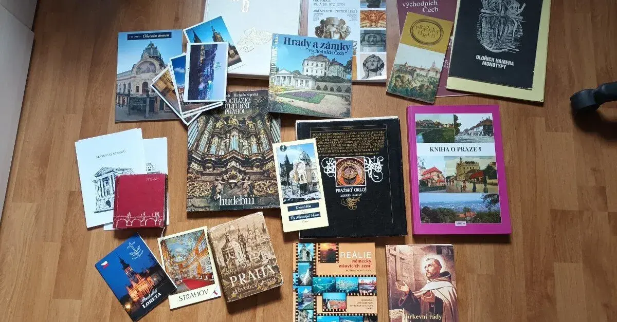 Konvolut průvodcovských knih o Praze