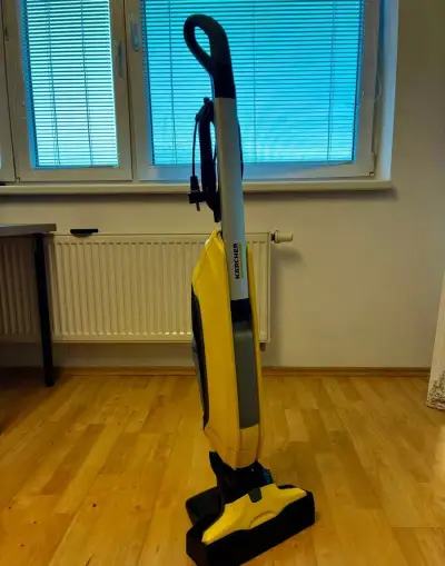 Podlahový mycí stroj KÄRCHER FC 5