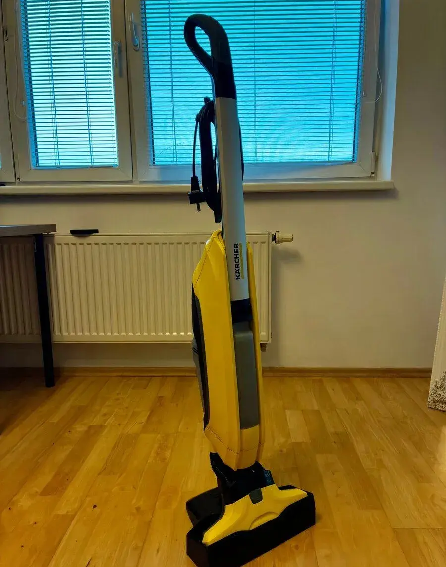 Podlahový mycí stroj KÄRCHER FC 5