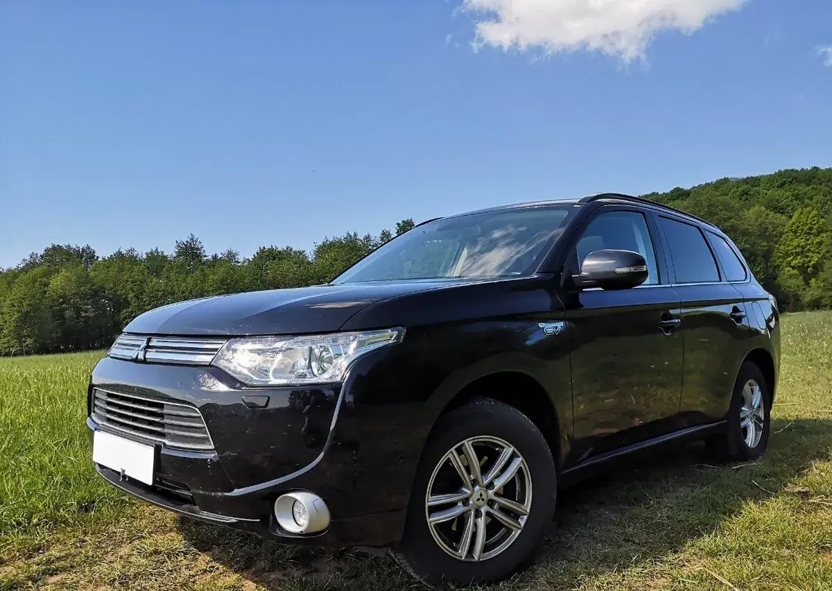 Mitsubishi OUTLANDER – 2014, 92 000 km