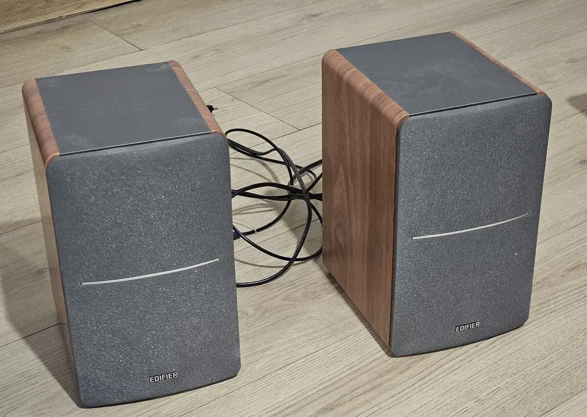 Edifier R1280DB – hnědé reproduktory, Bluetooth, 42 W