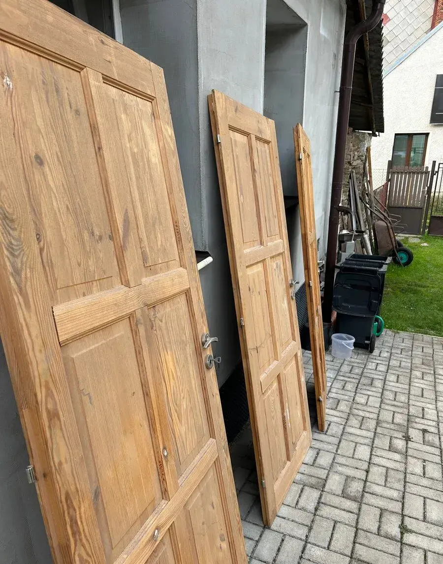 Dřevěné dveře