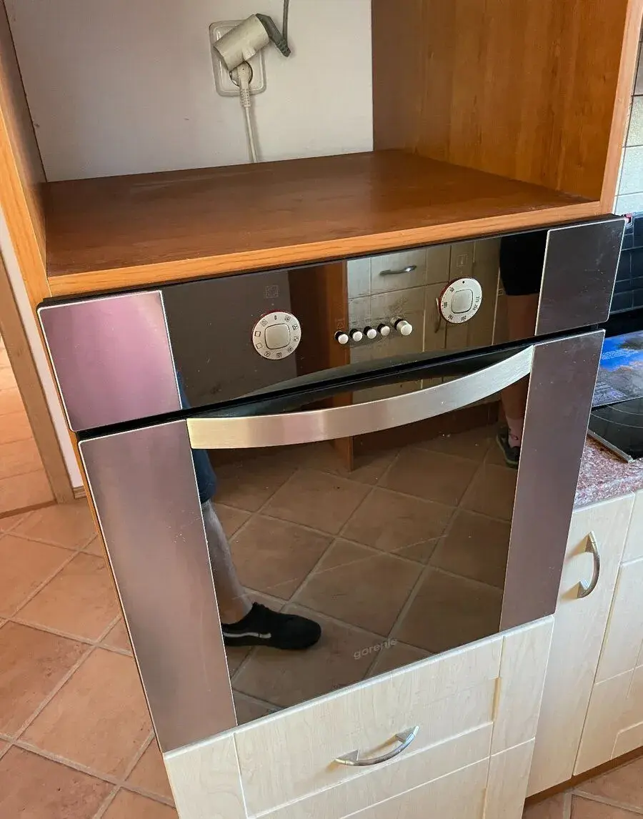 Horkovzdušná vestavná trouba Gorenje