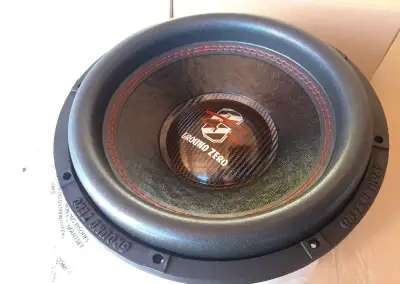 VEĽMI SILNÝ PRÉMIOVÝ SUBWOOFER, KTORÝ NEMÁ PREMOŽITEĽA