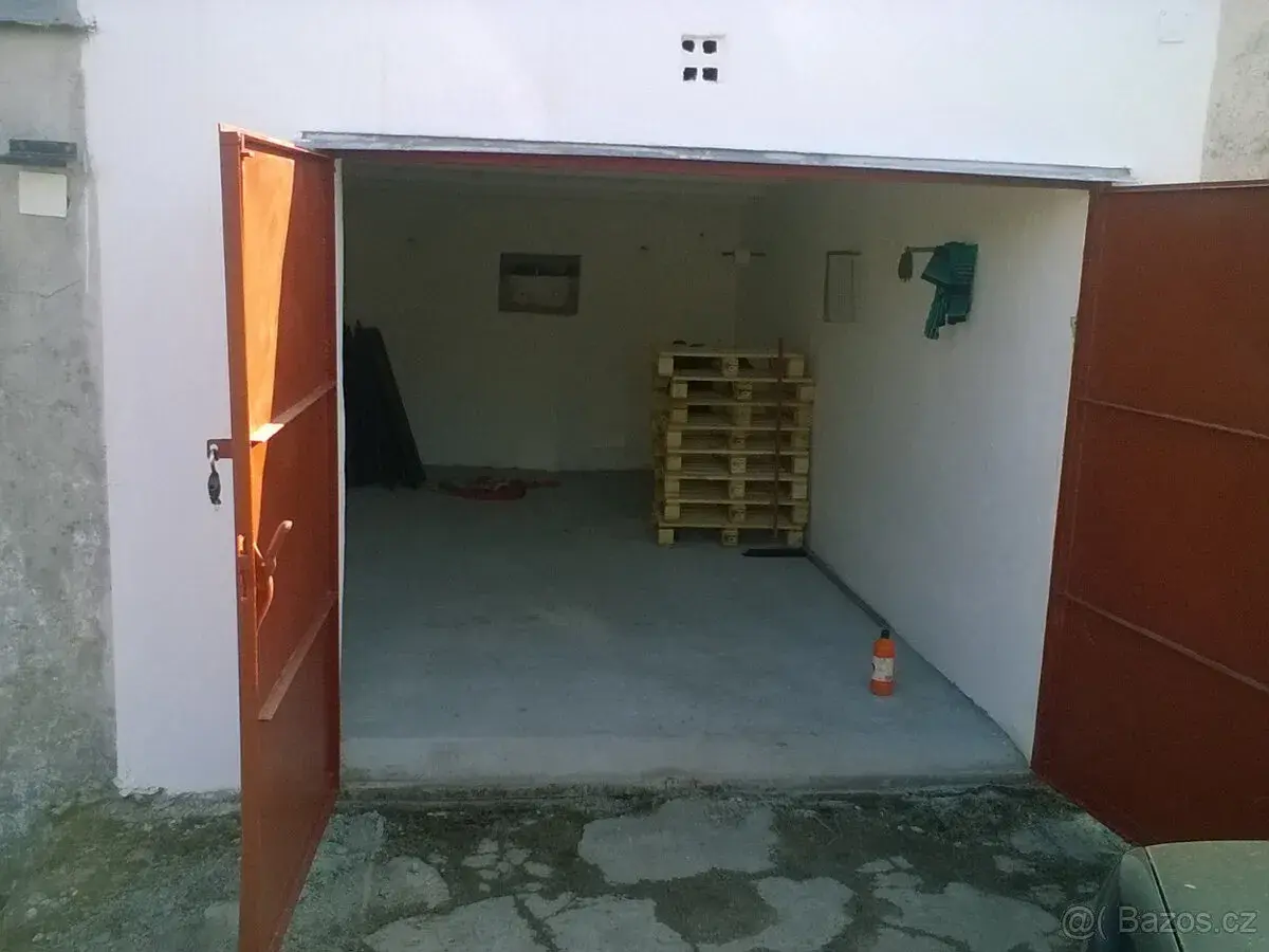 garáž v Táboře