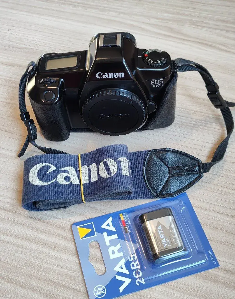 Kinofilmová zrcadlovka Canon EOS 1000