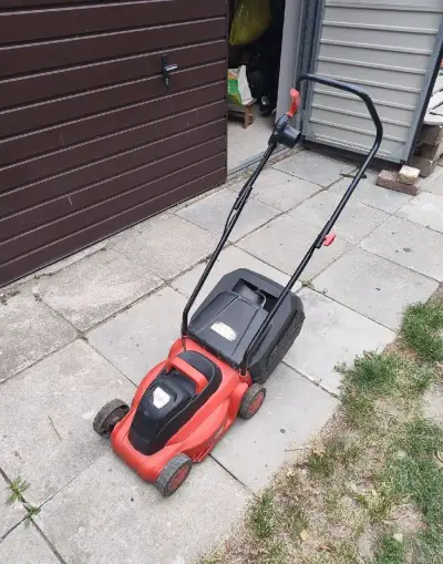 Elektrická sekačka na trávu Hecht