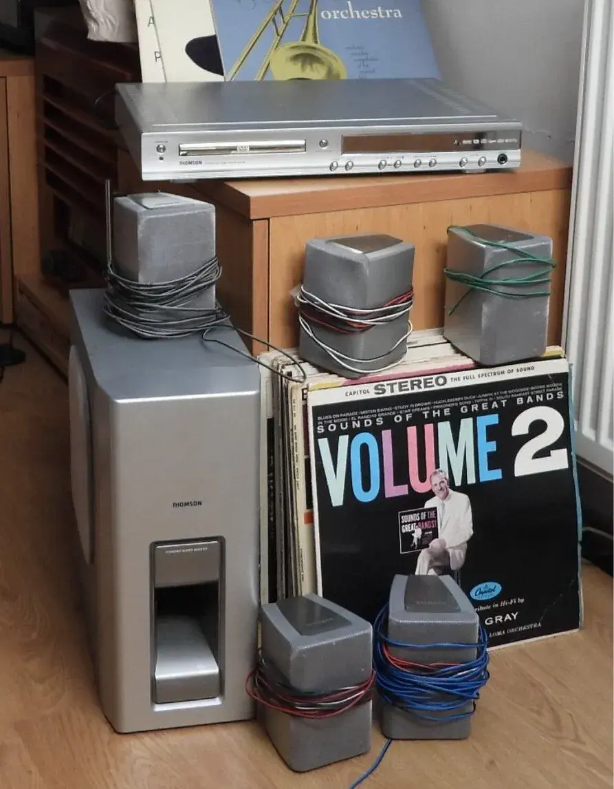 Plně funkční domácí kino Thomson za odvoz.