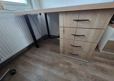 Psací stůl, komoda