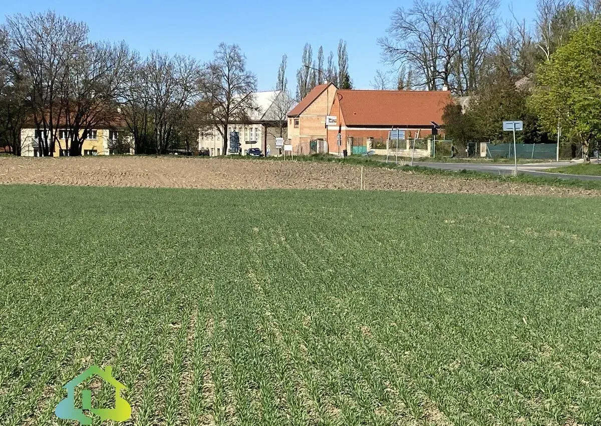 Prodej stavebního pozemku 1 079 m², Mořina, ev.č. 00833