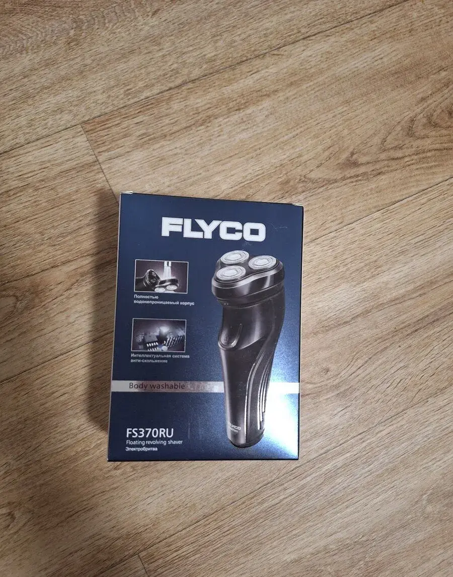 Holící strojek flyco