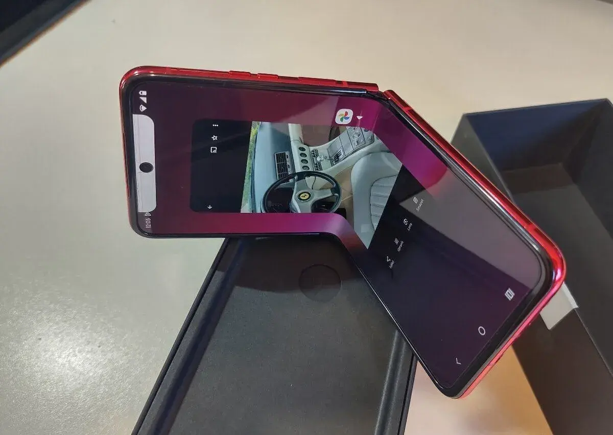 Motorola RAZR 40 Ultra Red, jako nový