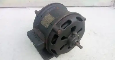 Velmi starý elektromotor - do sbírky.