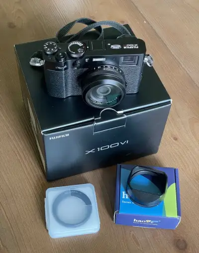 Fujifilm X100VI + příslušenství (v záruce 03/27 Fujifoto)
