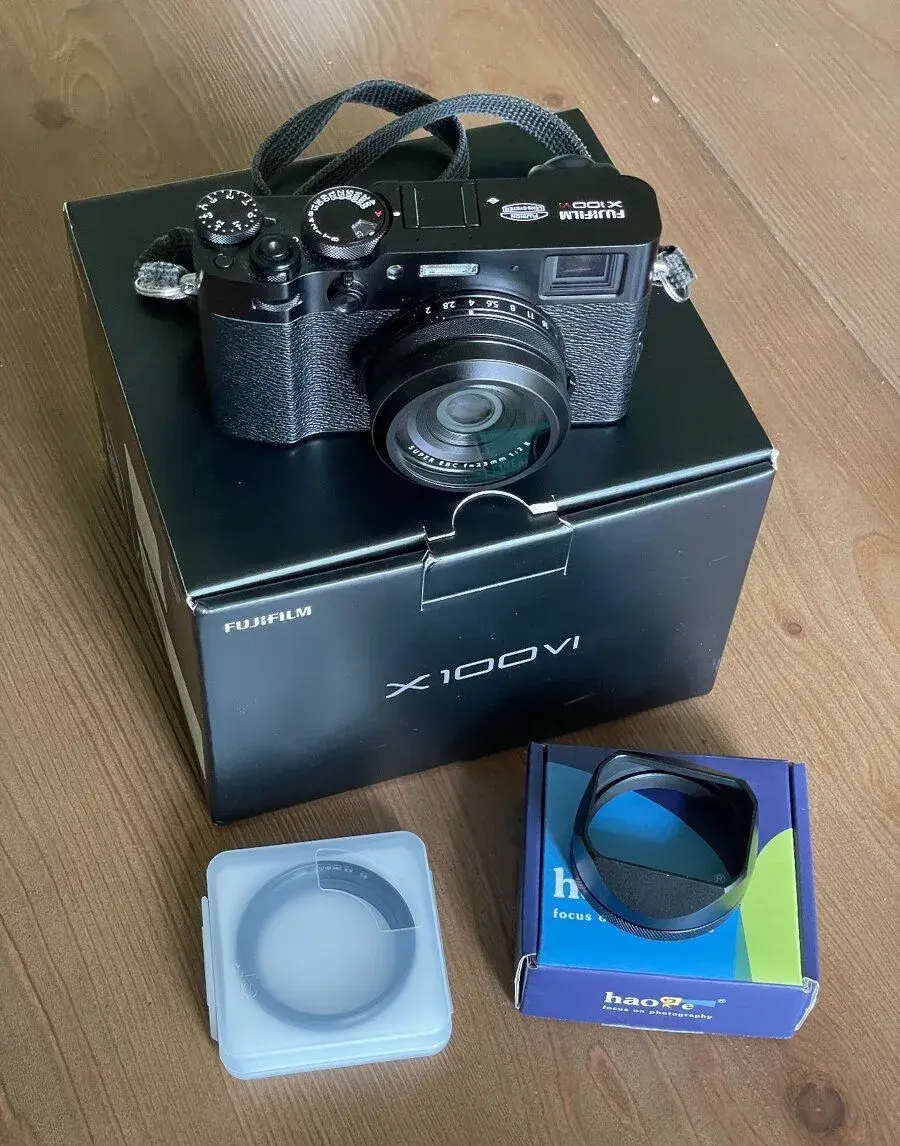 Fujifilm X100VI + příslušenství (v záruce 03/27 Fujifoto)