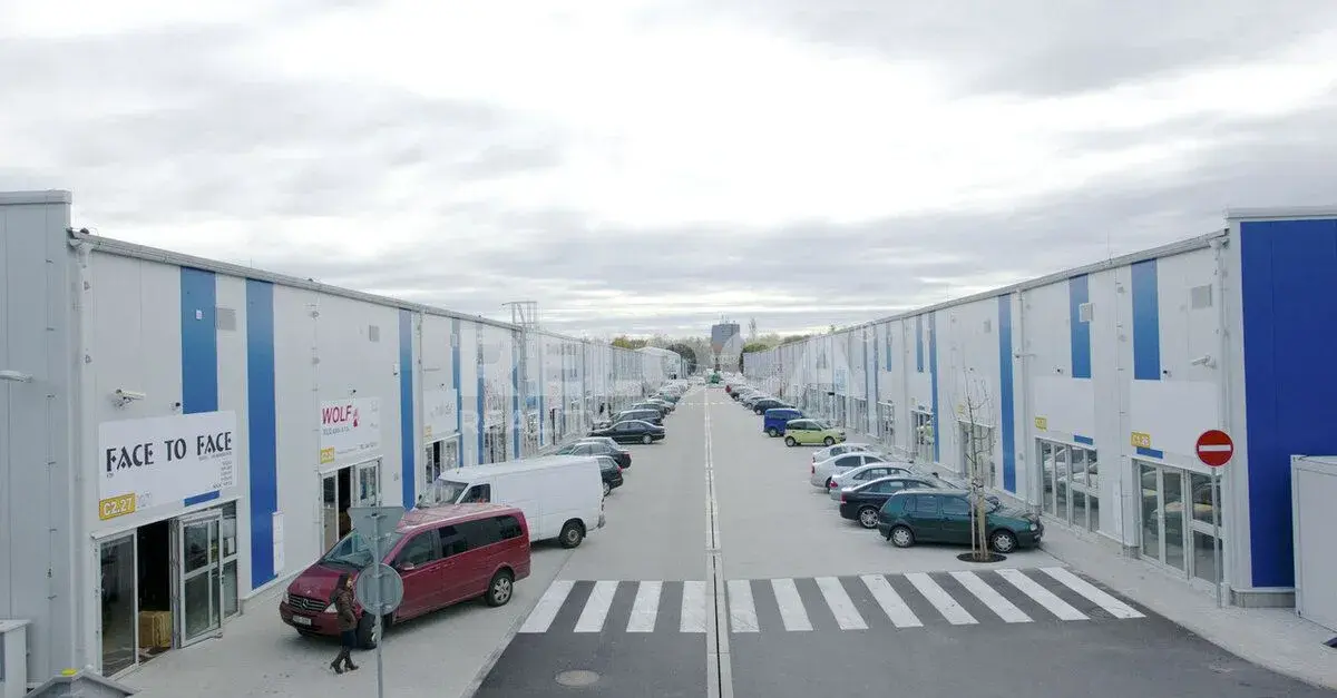 Skladový, obchodní prostor 205m2, P10 - Malešice, ul. Tiskař
