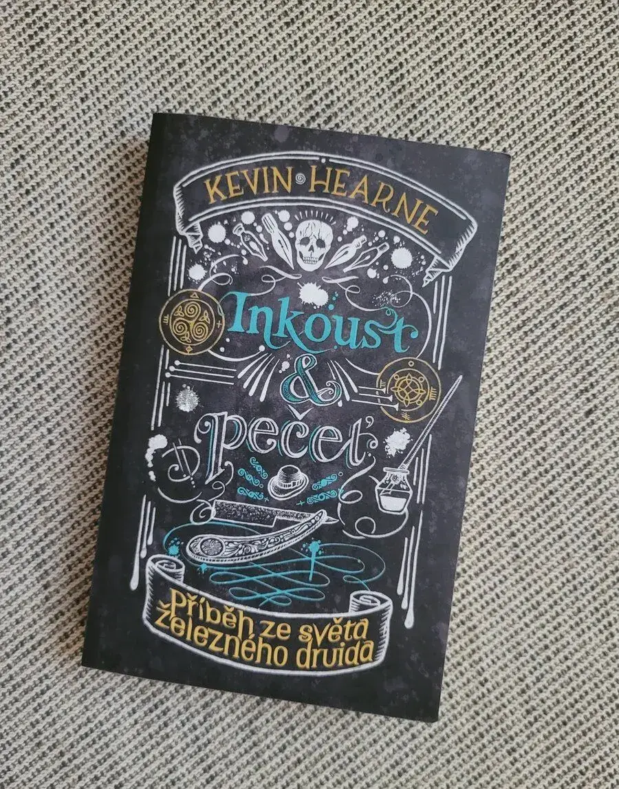Kniha Inkoust a pečeť – Kevin Hearne