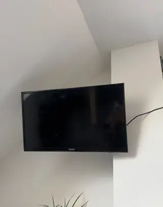Samsung TV 32” + set-top box TESLA TE-300 G