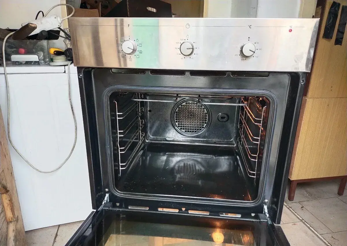 Plne funkční vestavny sporak zn.Whirlpool--DOVEZU--