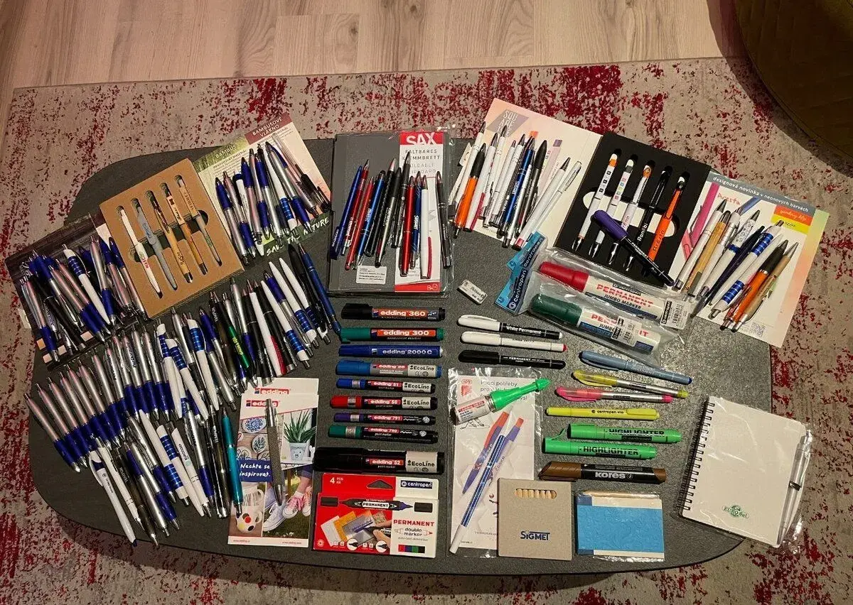 Velký set psacích potřeb, fixů a markerů, 100+ kusů