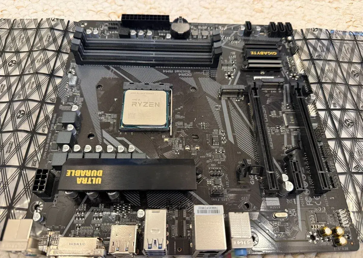 Gigabyte B550M DS3H