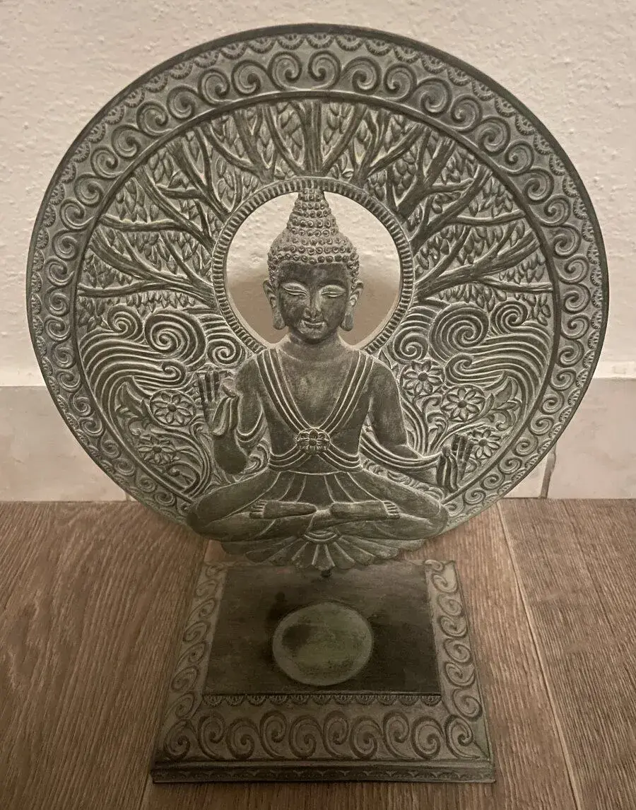 Svícen Budha