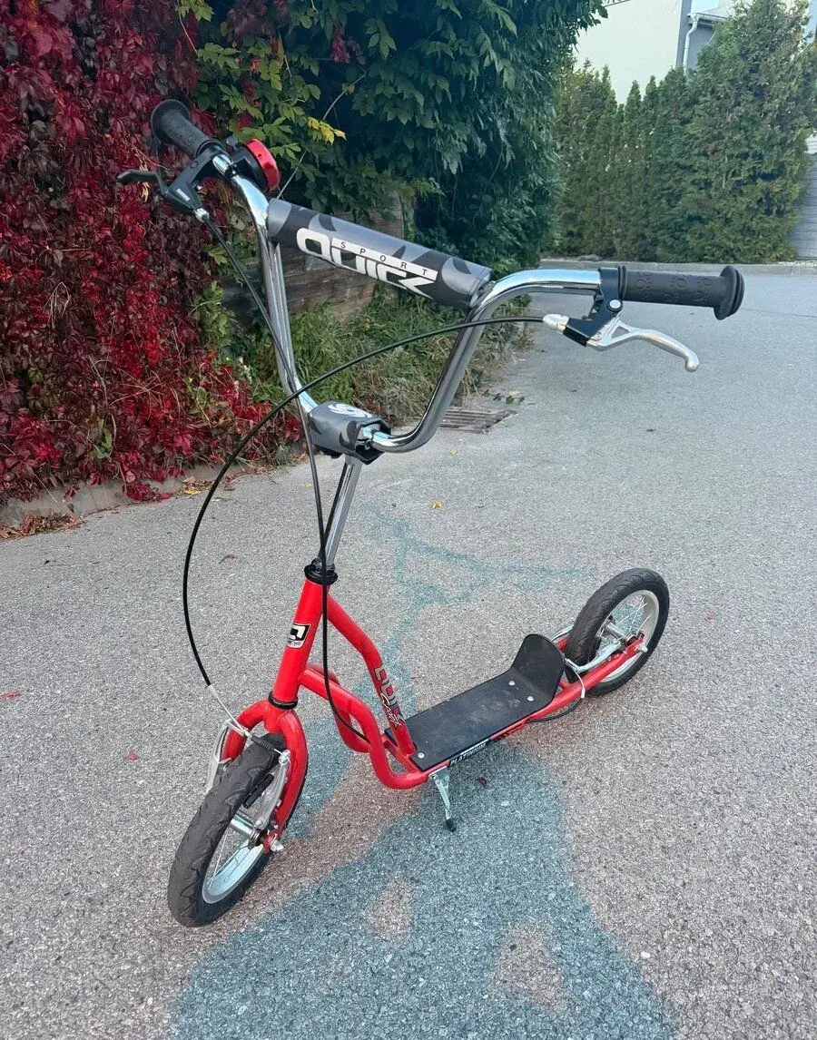 Dětská koloběžka Quick Sport s nafukovacími koly, červená
