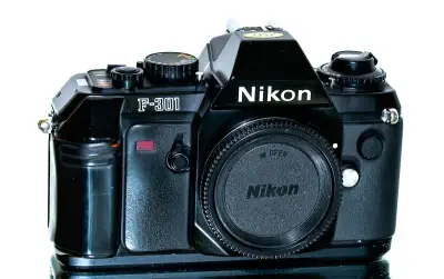 Nikon F-301 tělo funkční