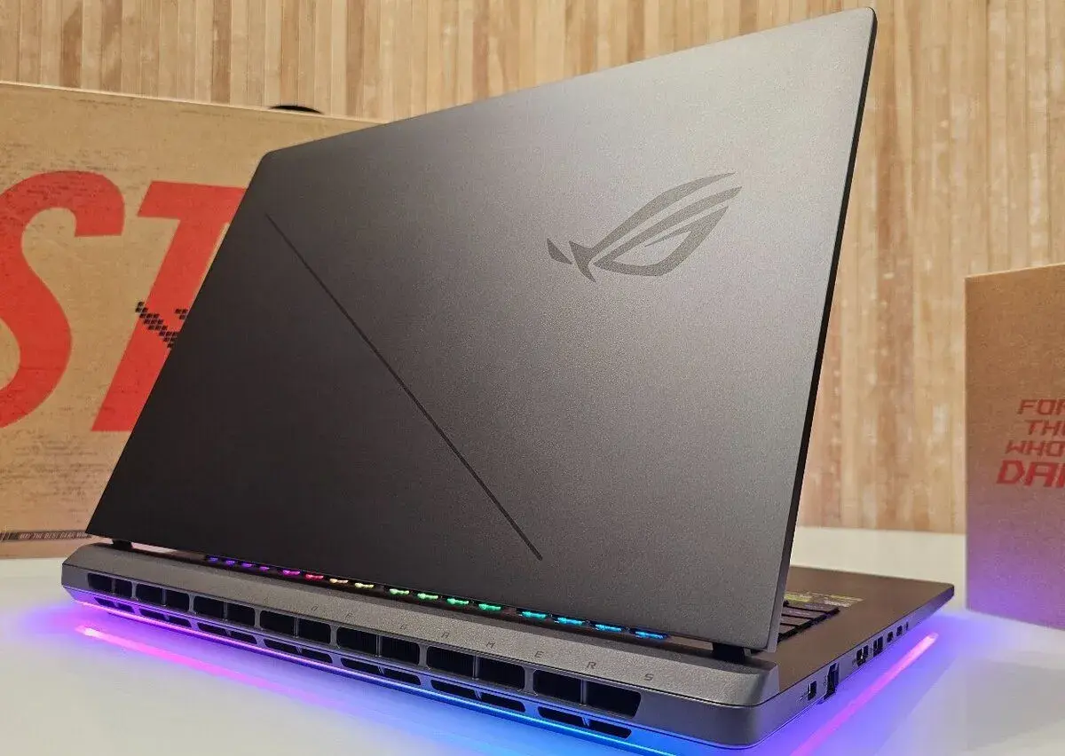 240HZ-18" ASUS ROG STRIX NEBULA 9-275HX,RTX 5080,32GB RAM
