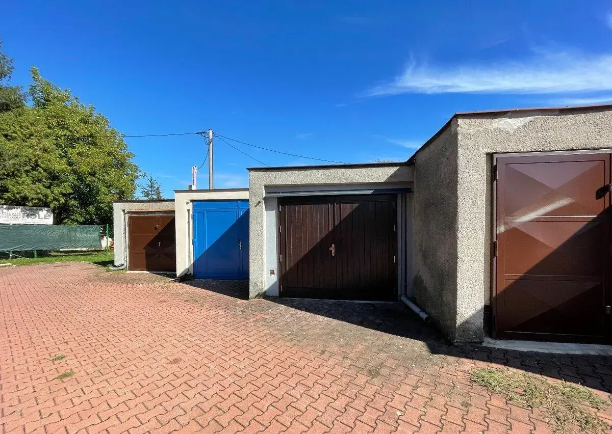 Pronájem garáže 19 m2, Ostrava-Třebovice - výborný stav