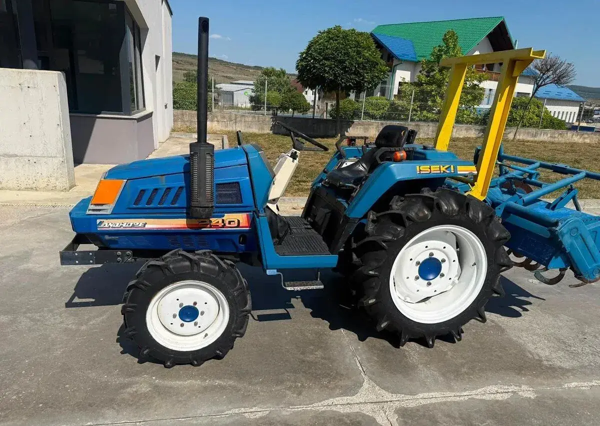 Japonský malotraktor ISEKI Landhope 240 (4x4)