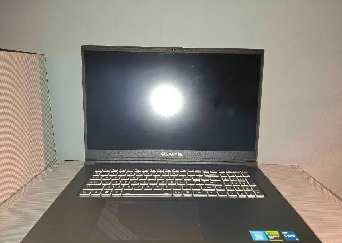 Gigabyte G7 - 15,6" /i5-12500H/16GB/512GB SSD/RTX 4050 6GB