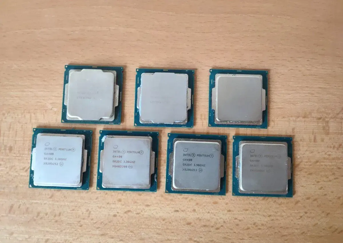 7 kusů procesorů Intel pro socket LGA 1151 6 a 7 generace.
