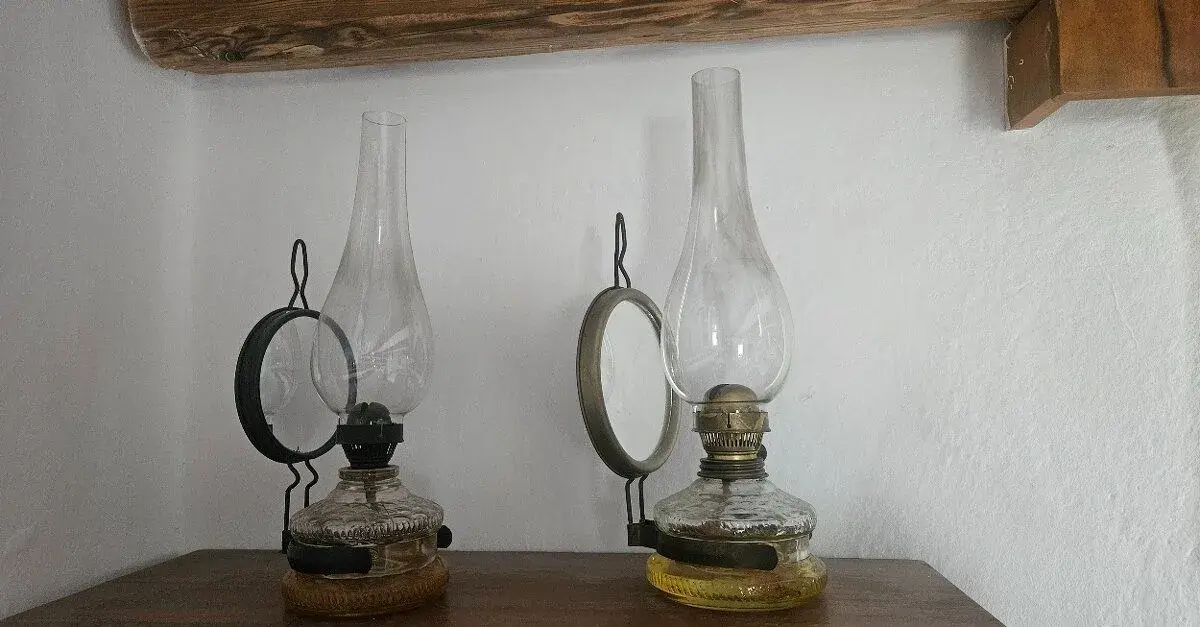 Dva kusy retro Petrolejové lampy