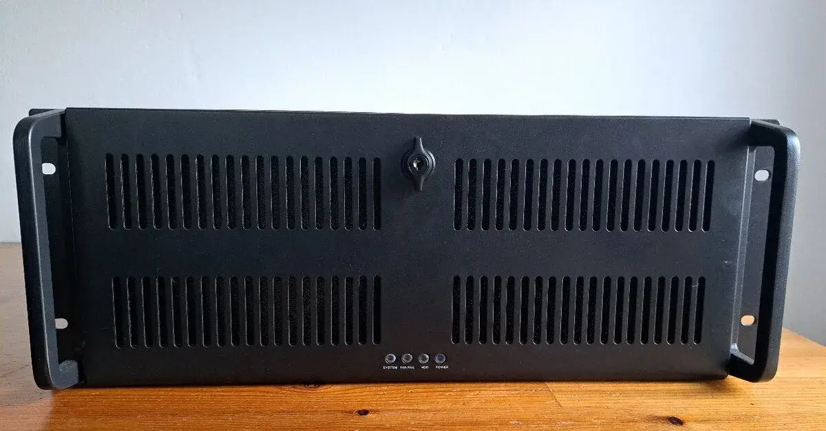 2ks PC rack case, 4U skříň + lyžiny