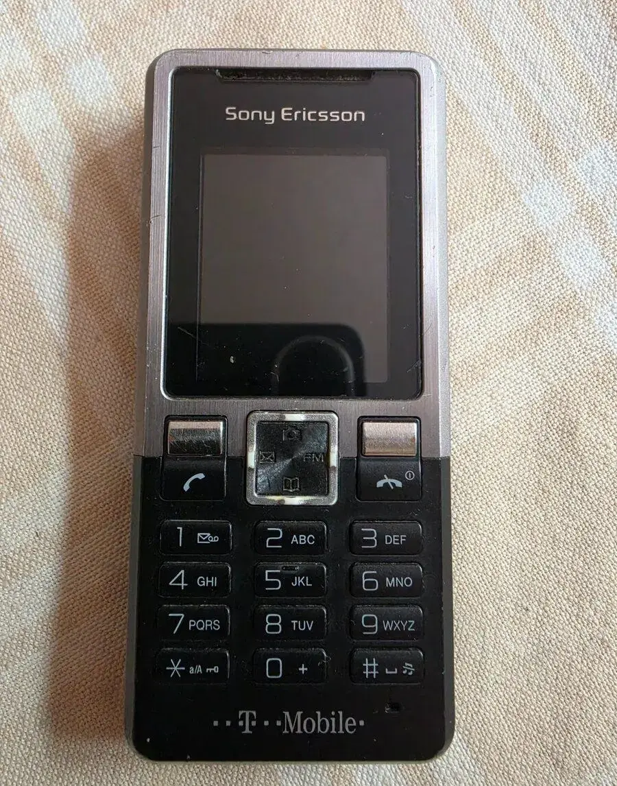 Mobilní tlačítkový telefon Sony Ericsson T280i