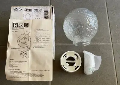 Světlo a stolní lampa