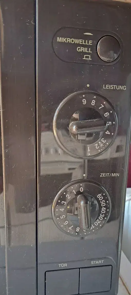Mikrovlnná trouba Privileg 5912, hnědá.