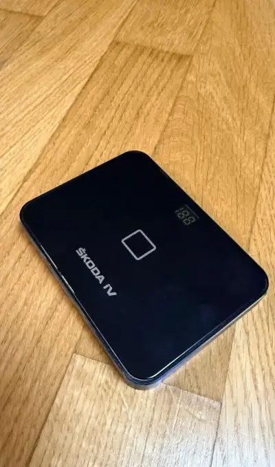 Bezdrátovou powerbanku ŠKODA iV 10 000 mAh