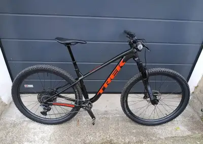 Trek Roscoe 8 (Matte Black) – 29" kola velikost M
