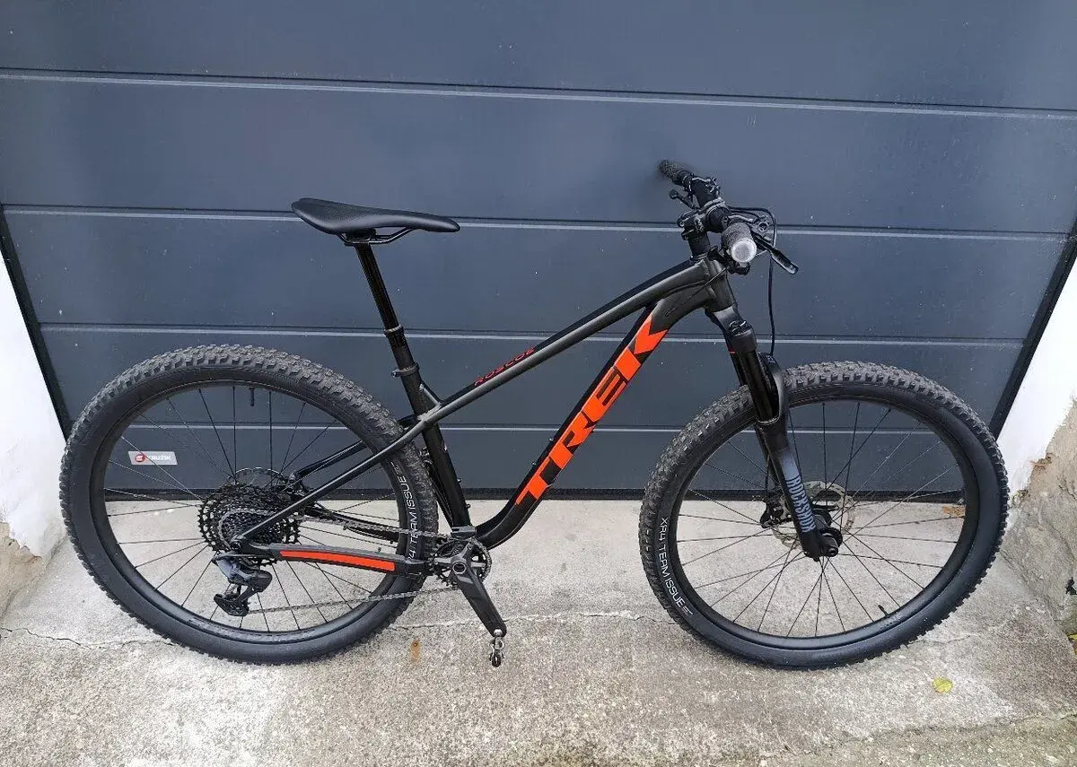Trek Roscoe 8 (Matte Black) – 29" kola velikost M