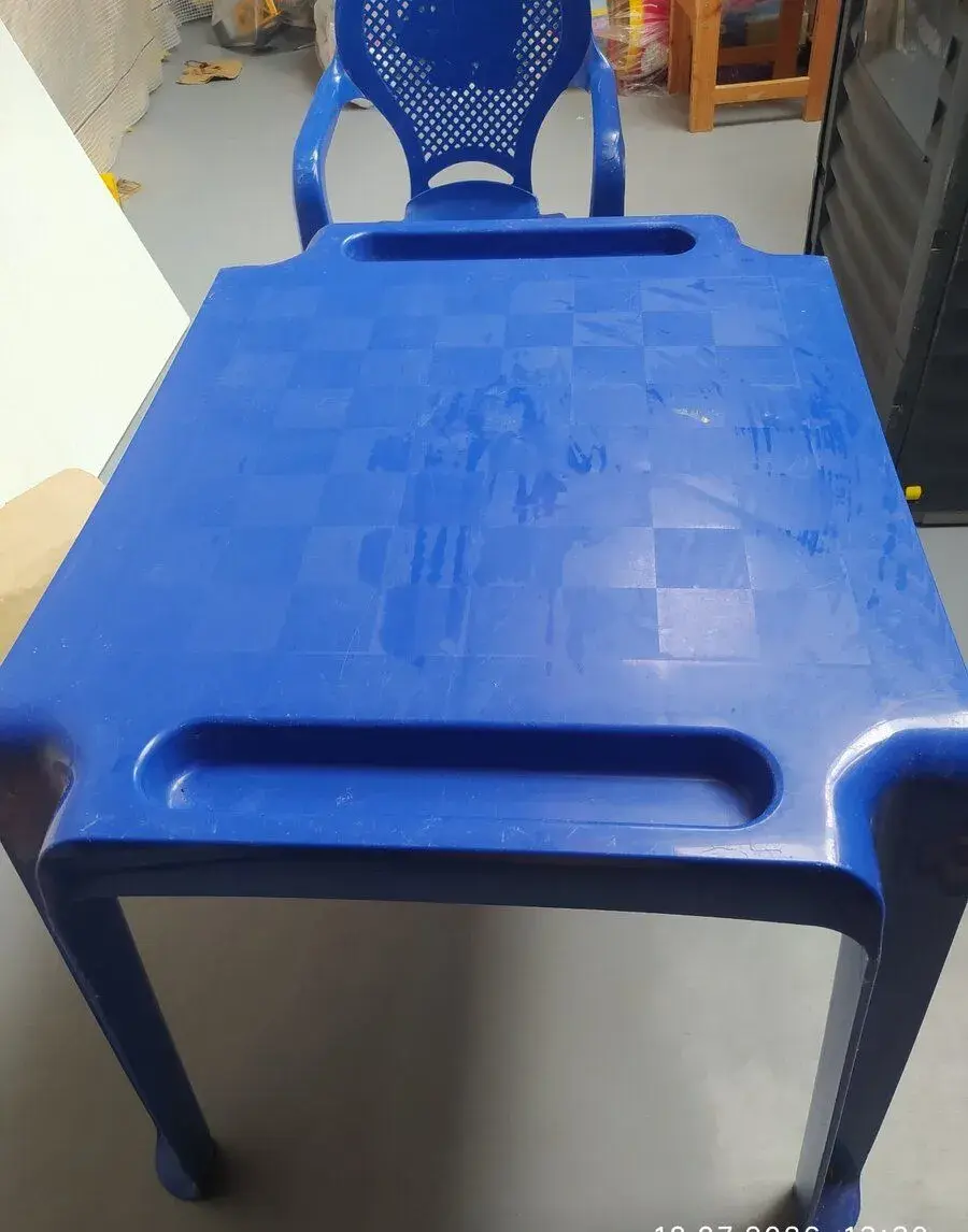 Stolek se židlí