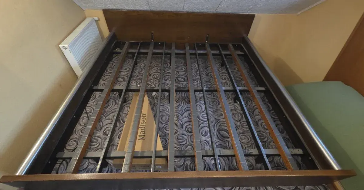 Zakázková masivní postel 220×220 • PC 45 000 Kč