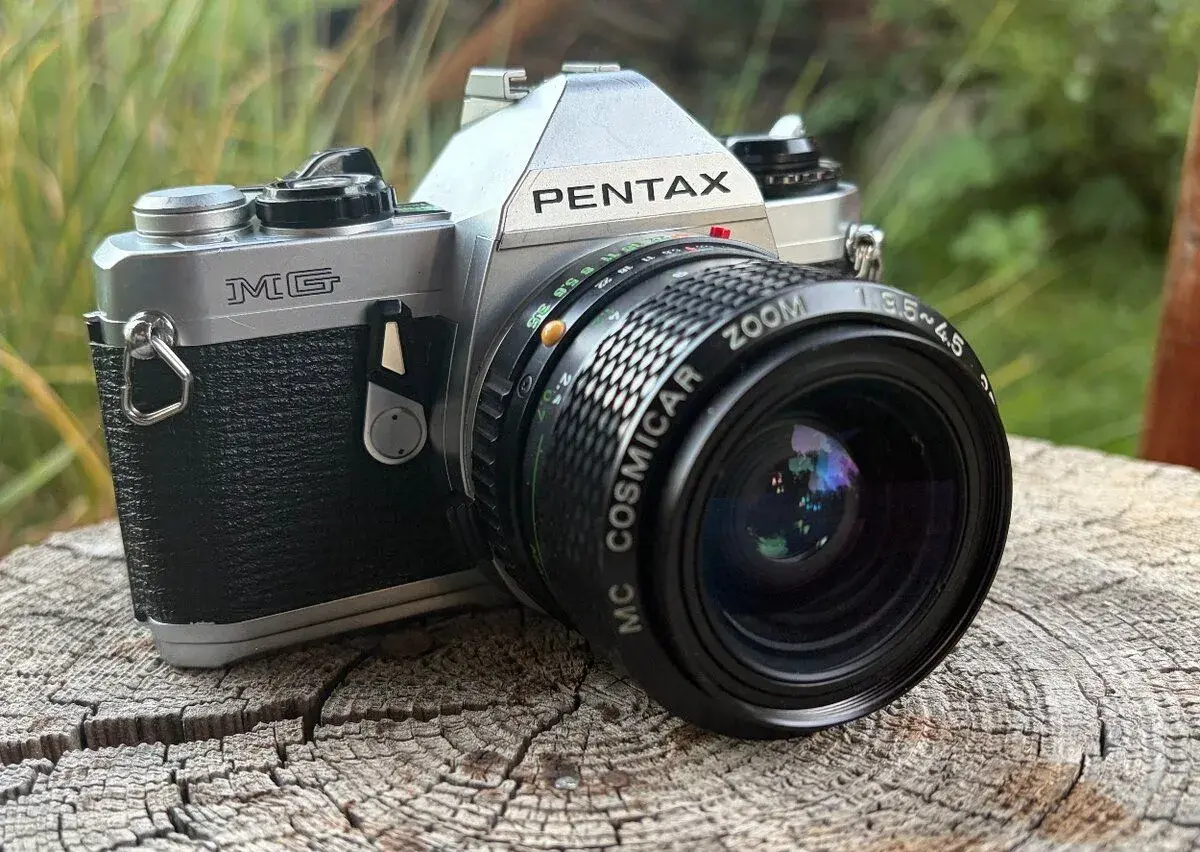 Asahi Pentax MG + Cosminar 35–70 mm f/3,5–4,5