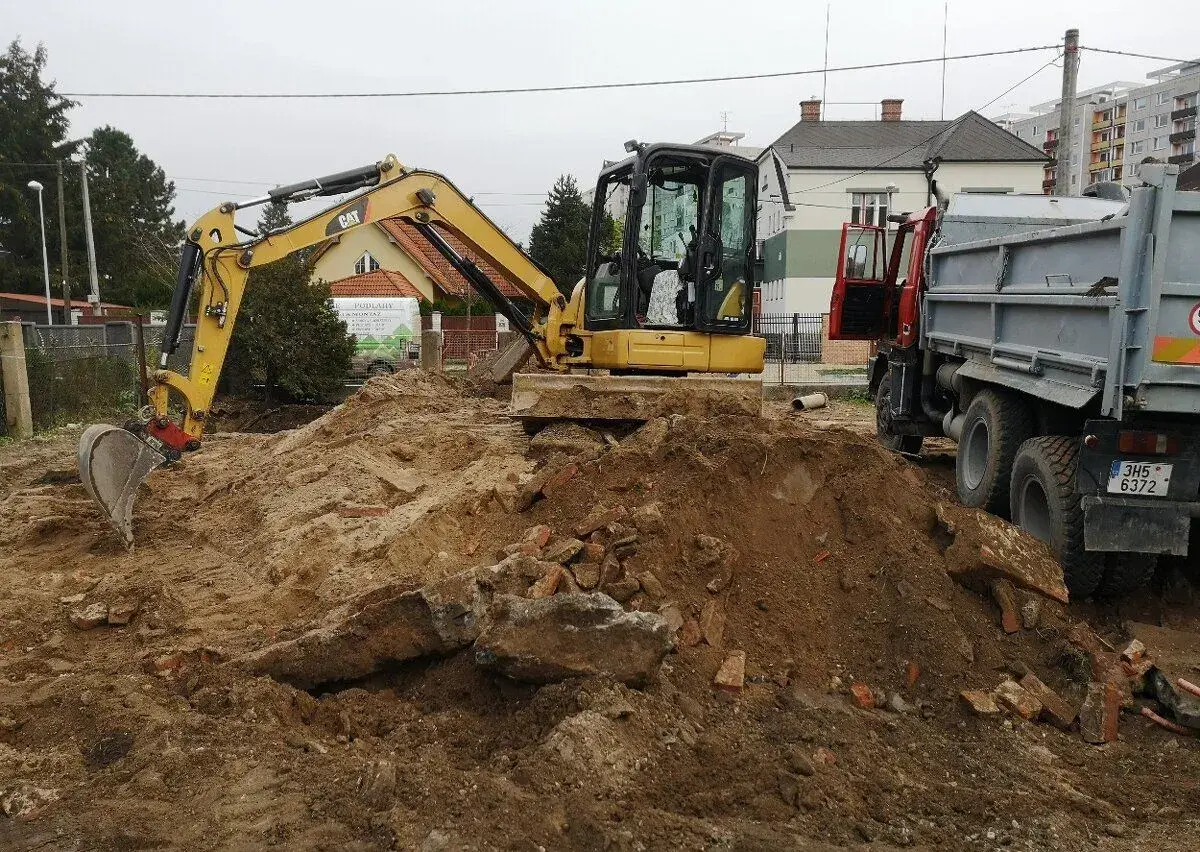 ZEMNÍ PRÁCE a DEMOLICE