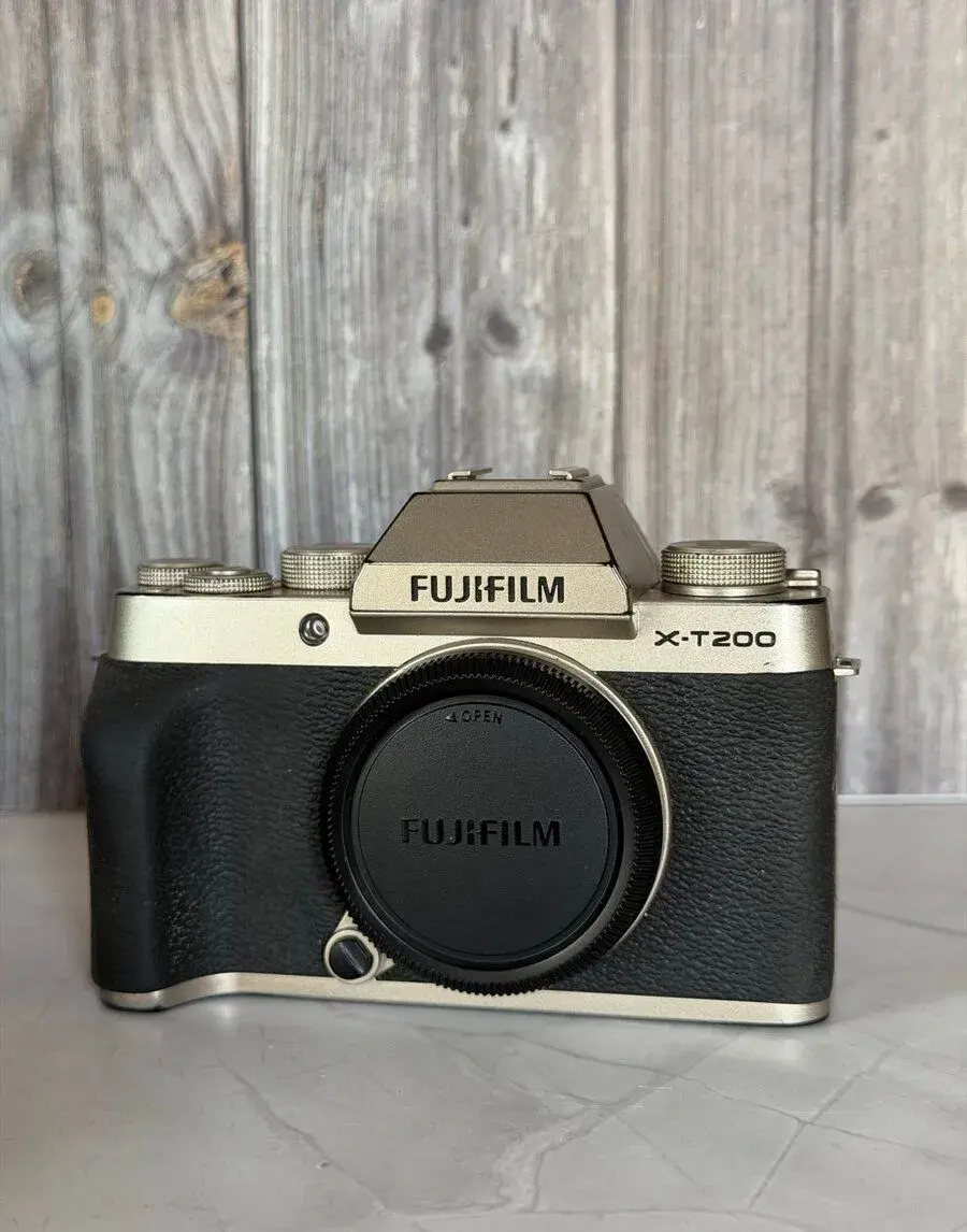 Fujifilm X-T200