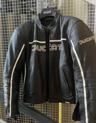 Ducati, kožená bunda Dainese