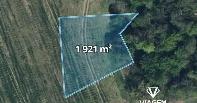 Pole 1 921 m²