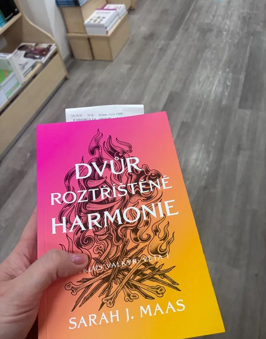 Dvůr roztříštěné harmonie. S. J. Maas