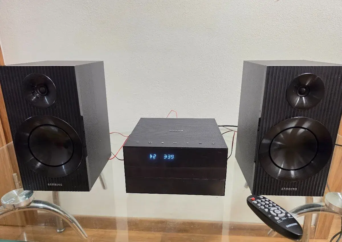 Samsung MM-J330 + dálkový ovladač HDMI, USB, Bluetooth
